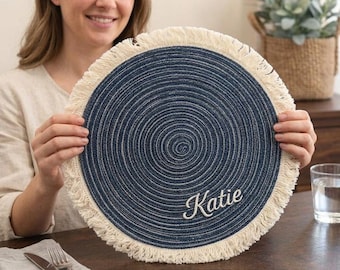 Manteles individuales redondos grandes color beige personalizados con nombre, mantel individual bohemio con flecos, regalo de inauguración de casa, decoración de cocina