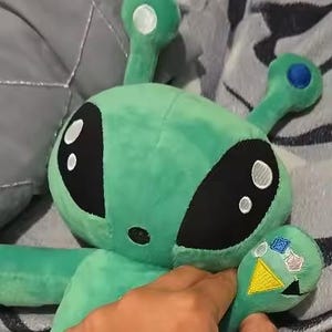 Cute Alien Plush Toy – 30cm Soft Green Space Creature, Collectible Gift