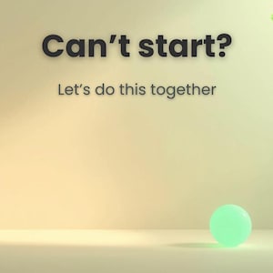 Può includere: Un set di tre tazze in ceramica con finitura opaca e macchiettata. Le tazze sono nei toni del crema, grigio chiaro e grigio scuro. Ogni tazza ha un design semplice e minimalista.