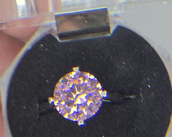 Atemberaubender 10 mm runder rosa kubischer Solitär in einem verstellbaren Sterlingsilberring