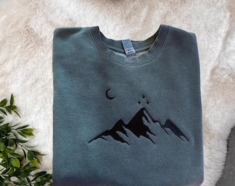 City of Starlight Sweatshirt Bestickt, Celestial Night Pullover, Starry Sky Hoodie, Cozy Fantasy Sweatshirt, Dreamy Aesthetic Gift
