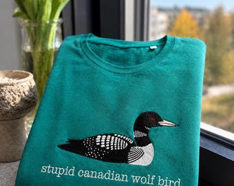Besticktes Hockey T-Shirt Rivalry, Lustiges Wolf Vogel Design, LGBT Fan Geschenk, Eishockey Tshirt