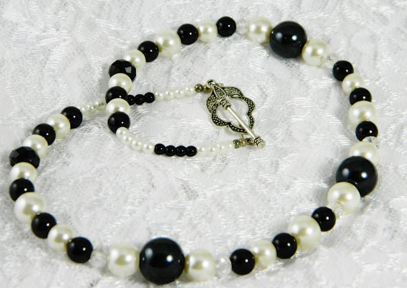 White Pearl Necklace Silver Tone Black Pearl Necklace Toggle Clasp Beaded Pearl