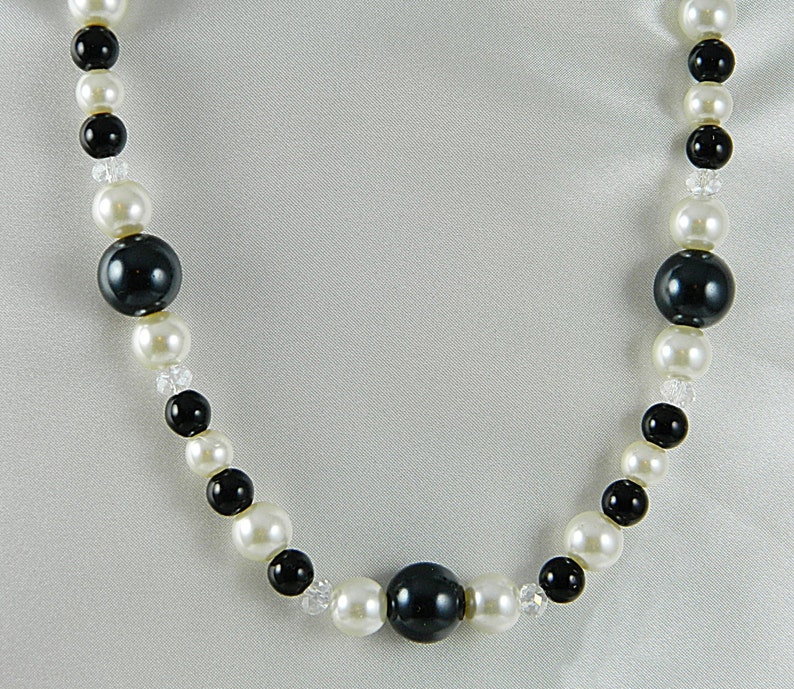 White Pearl Necklace Silver Tone Black Pearl Necklace Toggle Clasp Beaded Pearl