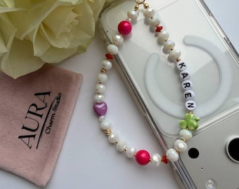 Ciondolo per cellulare personalizzato con perle e nome – Cinturino per cellulare personalizzato con perline, portafortuna a forma di trifoglio, elegante regalo per damigella d'onore, cinturino da polso estetico per cellulare