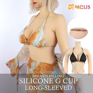 Op de afbeelding: Een vrouw draagt een tie-dye bikinitop en rok met een bijpassende lange mouwen cover-up. De afbeelding bevat een siliconen borstvorm en een zwarte bikinitop. Tekst op de afbeelding luidt "BREASTS FILLING SILICONE G CUP LONG-SLEEVED."