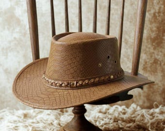 Handgefertigter geprägter Schlangenhaut-Leder Cowboyhut Western geflochtenes Band Statement Unisex Festival Style