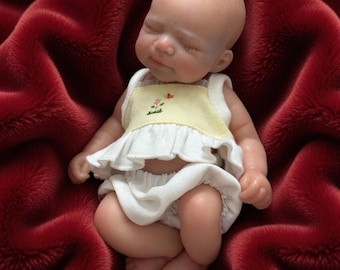 Mini 20cm Lifelike Baby Girl Doll Soft Silicone Washable Handmade Reborn Newborn Palm Size Toy Realistic Painted Skin Gift