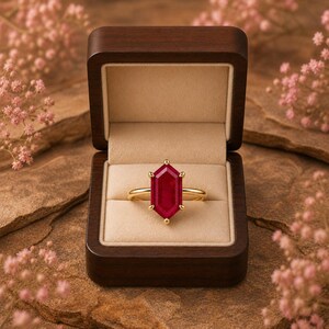 Lab gemaakt robijn ring, zeshoekig geslepen robijn solitaire ring, geboortesteen juli ring, minimalistische belofte ring, gouden ring voor vrouwen afbeelding 5