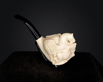 Pipa in schiuma di mare con figura di Pegaso intagliata a mano, pipa turca da fumo con scatola e supporto.