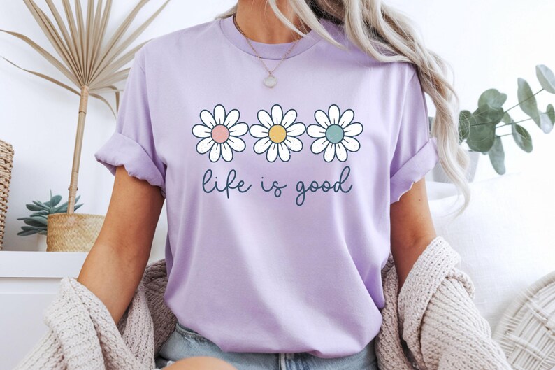 Op de afbeelding: Een set van drie keramische mokken met een gespikkelde, matte afwerking. De mokken zijn in tinten cr&egrave;me, lichtgrijs en donkergrijs. Elke mok heeft een eenvoudig, minimalistisch ontwerp, perfect voor koffie of thee.