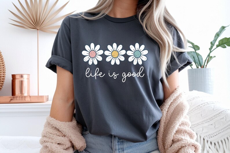 Op de afbeelding: Een set van drie keramische mokken met een gespikkelde, matte afwerking. De mokken zijn in cr&egrave;me, lichtgrijs en donkergrijs. Elke mok heeft een eenvoudig, minimalistisch ontwerp en een afgeronde handgreep.