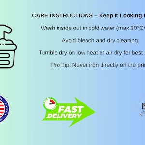 Op de afbeelding: Afbeelding met wasvoorschriften: Binnenstebuiten wassen in koud water (max. 30&deg;C), bleekmiddel en chemisch reinigen vermijden, in de droger op lage temperatuur drogen en nooit direct op de print strijken. Bevat een "Made in USA" zegel en een "Fast Delivery" afbeelding.