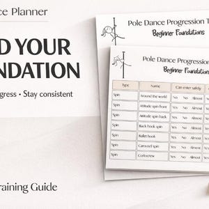 Puede incluir: Un planificador y rastreador de progresión de Pole Dance de color blanco. El planificador tiene el texto "BUILD YOUR FOUNDATION" y "Track your progress • Stay consistent". El rastreador es para principiantes y tiene una tabla.