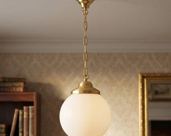 Lampa wisząca z mosiądzu w stylu mid-century modern | Żyrandol z mlecznego szkła w kształcie kuli | Lampa wisząca do kuchni