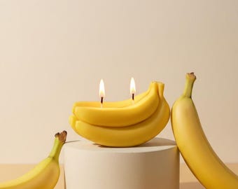 Candela alla banana e frutta, vivace decorazione estiva per la tavola