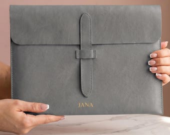 Personalisierte Dokumententasche aus Leder, Laptophülle mit benutzerdefiniertem Namen, Monogramm-Portfoliohülle, Arbeitsgeschenk für sie, Bürogeschenk