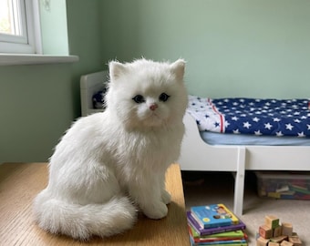 Kleine weiße Plüsch Katze, weiches Kuscheltier für Kinder, Kinderzimmer Dekor, Baby Geschenk