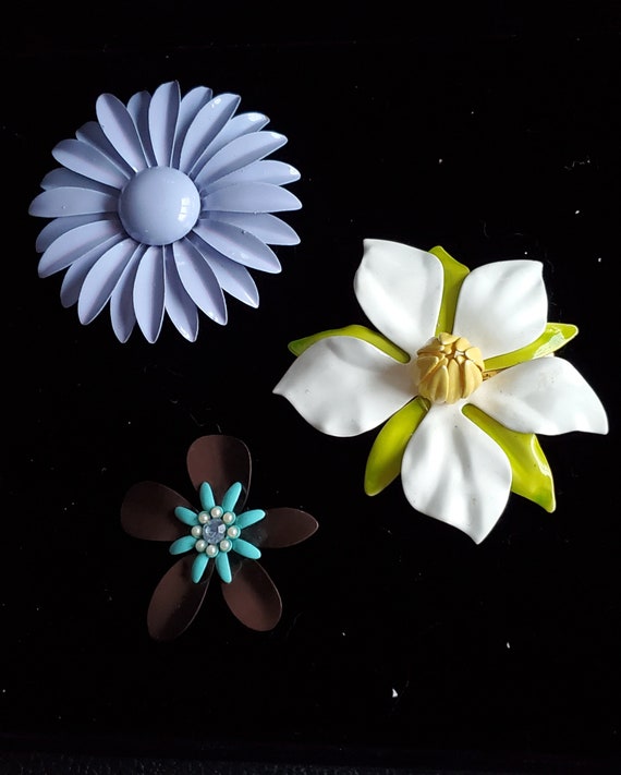 Vintage Set of  Enamel Flower Brooches