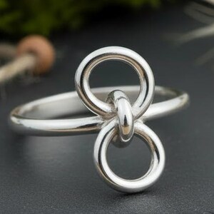 Sterling Silver Double Circle Ring | Minimalist Geometric Interlinked Loop Jewelry