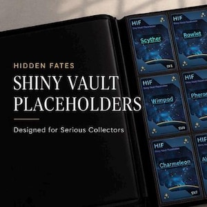Op de afbeelding: Zwarte binder met kaarthouders met Pokémon-namen zoals "Scyther" en "Rowlet". De tekst "HIDDEN FATES SHINY VAULT PLACEHOLDERS" is zichtbaar, samen met "Designed for Serious Collectors". De binder is open.