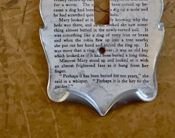 Couvercle pour interrupteur d'éclairage, page de livre de découpage pour clés de jardin secret