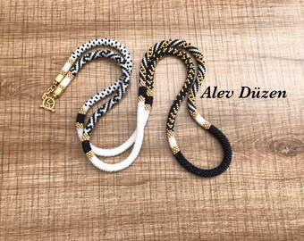 Lange gehäkelte Samenperlenkette: Handgemachter Boho Modeschmuck