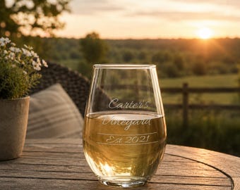 Gepersonaliseerde stemless wijnglas op maat gegraveerd monogram cadeau huwelijkscadeau bruidsmeisje cadeau jubileumcadeau
