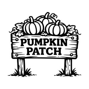 Puede incluir: Una ilustración gráfica en blanco y negro de un letrero de madera con el texto PUMPKIN PATCH impreso en letras mayúsculas negritas. Tres calabazas con hojas y enredaderas descansan sobre el letrero, sostenido por dos postes de madera.