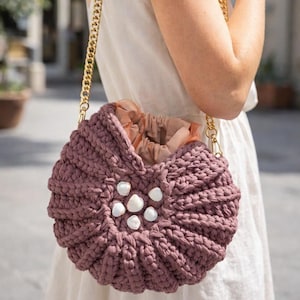 Sac à bandoulière au crochet fait main avec bandoulière en chaîne