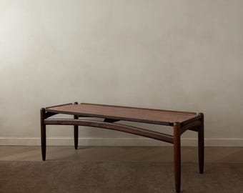 Tavolino da caffè vintage in teak in stile scandinavo moderno, con piano a vassoio scultoreo, anni '60.