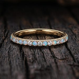 Opal Eternity Band, Opal Halbe Eternity Ring, Sterling Silber Opal Ring, Opal Ehering, Opal Stapelring, Birthstone Ring