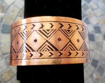 Copper Cuff Geometric Bracelet.  Wide hand etched artisan metal cuff bracelet with deometric design on antiqued copper