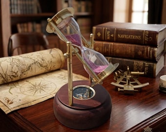 Reloj de arena náutico con brújula – Reloj de arena de latón sobre base de madera. Regalo decorativo.