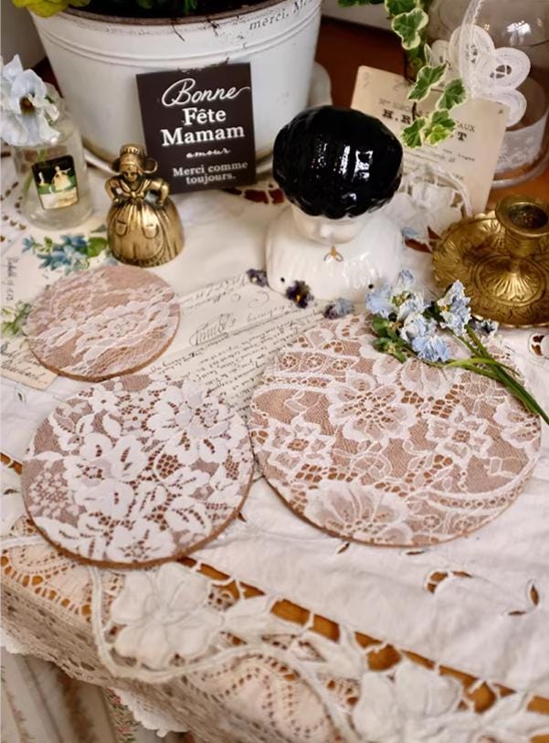 Set di 4 tovagliette all'americana,Opere d'arte di design in marmo nero e oro,Antiscivolo, lavabili, in PVC, resistenti al calore, ideali per la cucina e la tavola