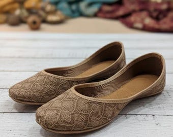 Jutti de brocado dorado para mujer, bailarinas étnicas indias hechas a mano, Jutti punjabi para bodas, zapatos Khussa tradicionales, calzado festivo