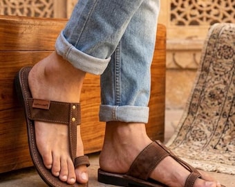 Handgefertigte Herren-Ledersandalen, braune Zehenring-Chappals, minimalistische Slipper, indische Kolhapuri-Schuhe für den Sommer