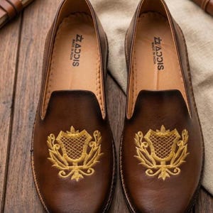Men’s Tan Embroidered Loafers Shoes, Handmade Ethnic Slip On Shoes, Traditional Wedding Jutti for Men, Punjabi Style Formal Footwear