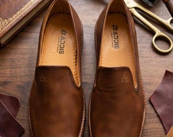 Mocasines formales de cuero marrón para hombre / Zapatos hechos a mano de tallas grandes / Zapatos clásicos sin cordones para hombre / Calzado étnico cómodo para bodas