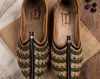 Men’s Punjabi Jutti Handmade Leather Shoes, Ethnic Embroidered Mojari, Indian Wedding Footwear, Green Gold Jutti for Men