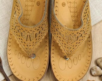 Sandales avec anneau d'orteil en cuir fauve faits main pour femme | Chappal indien ethnique | Chaussures à enfiler confortables à porter au quotidien