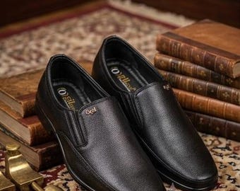 Zwarte formele instapschoenen voor heren, klassieke loafers, elegante kantoorschoenen, comfortabele zakelijke schoenen, feestelijke schoenen voor heren