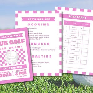 Op de afbeelding: Roze en witte pub golf bar crawl uitnodiging en scorekaart set. De uitnodiging bevat de tekst "Megan is Thir-teet", "Pub Golf Bar Crawl" en "Let's Par-Tee!" met datum en tijd. Een golfbal is ook zichtbaar.