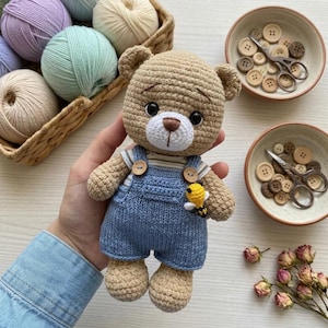 Enkelt virkat amigurumi-mönster för nallebjörn för nybörjare, minimalistisk barnrumsinredning i PDF-format för nedladdning