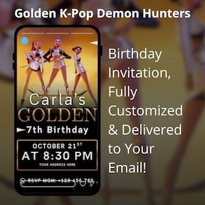 Puede incluir: Una taza de cerámica blanca con un asa negra y el texto "But First, Coffee" en negrita negra. La taza se encuentra sobre un fondo neutro, resaltando su diseño simple.