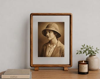 Massief houten fotolijst voor tafelblad, minimalistisch rustiek interieur, vintage fotodisplay