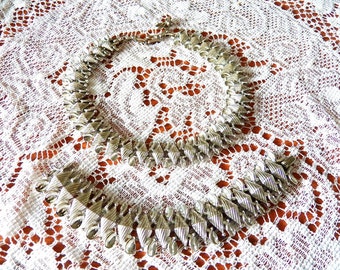 Stunning Silver Lisner Necklace and Bracelet Set