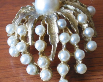 Gorgeous Cascading Pearl and Flower Brooch
