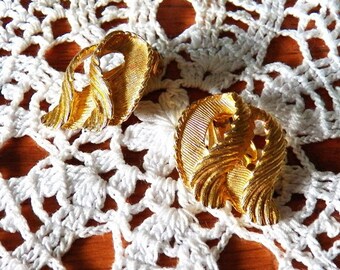 Captivating Vintage Kramer Clip Earrings