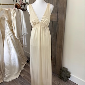 slim fit dress slacks Cream Classic Color Contrast Ribbon Flared Dress – KOODSHOT